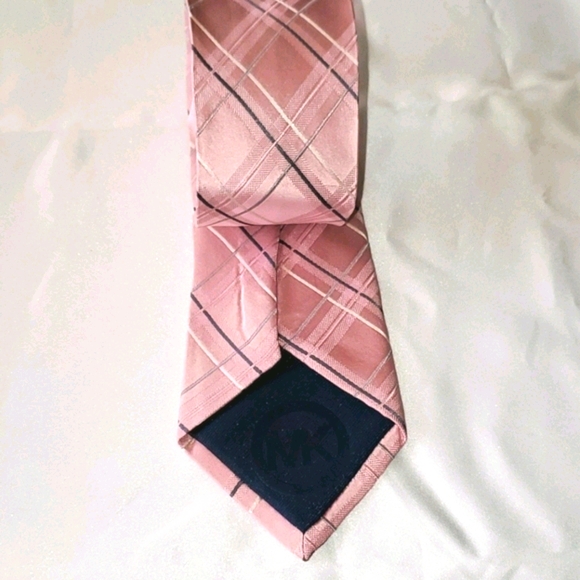 Michael Kors Pink Tie - Picture 7 of 8